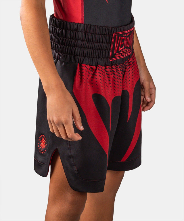 Pantaloni scurți de box Venum Attack – Copii – Negru/Roșu