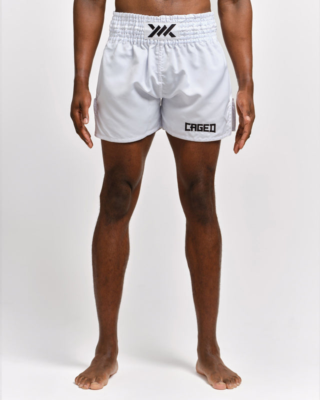 Spodenki Muay Thai Caged Classic – Białe/Czarne
