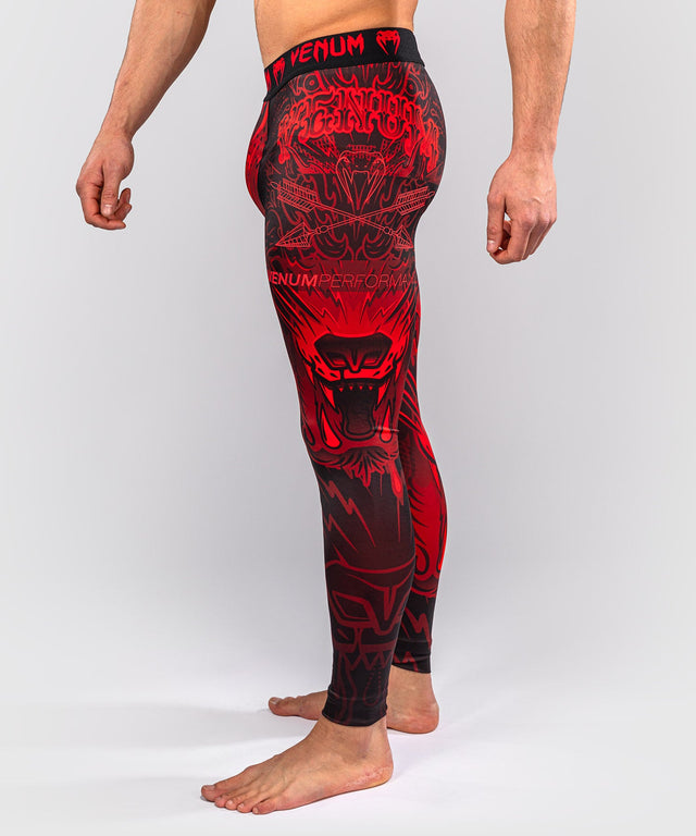 Shorts de compression Venum Wolf Atak – Noir/Rouge