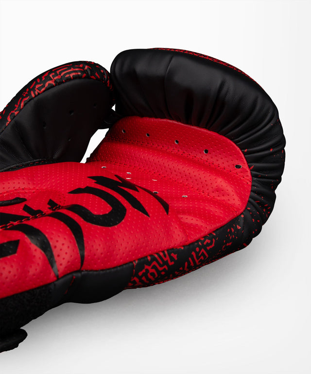 Guantoni da boxe Venum TEKKEN 8 Kazuya – Rosso/Nero – foto 3