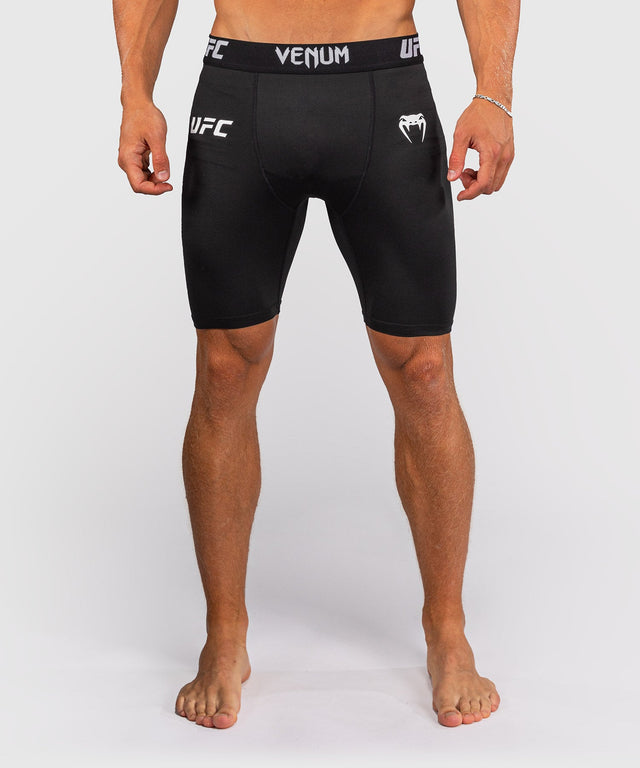 Pantaloni scurți de compresie Venum UFC – Negru
