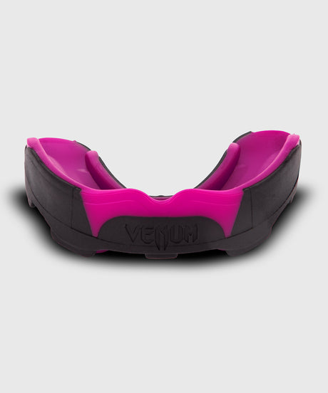 Proteză dentară de box Venum Predator – Negru/Roz