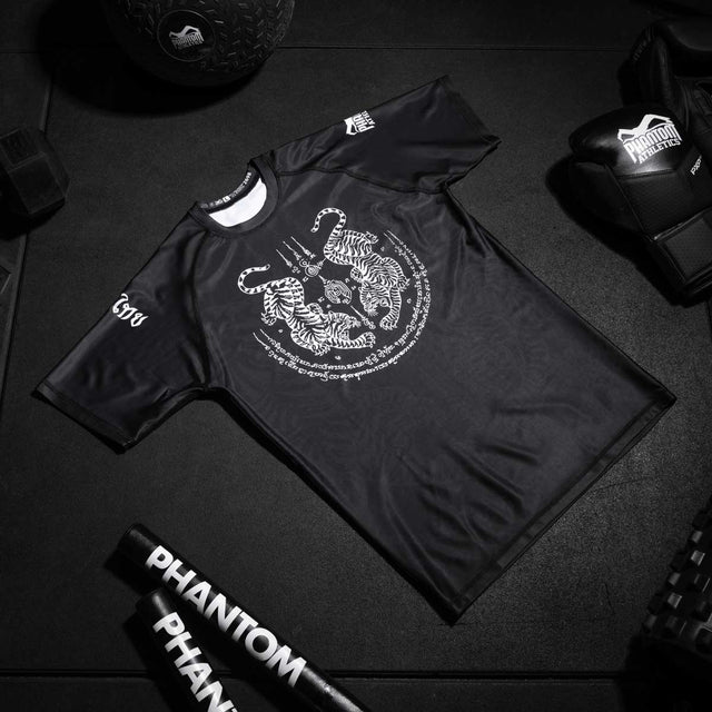 Phantom Athletics Rashguard Sak Yant – Sort/Grå