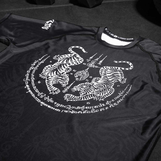 Phantom Athletics Rashguard Sak Yant – Sort/Grå