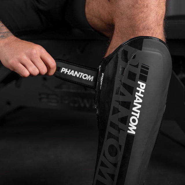 Phantom Athletics Benskydd APEX Striking - Svart/Grå