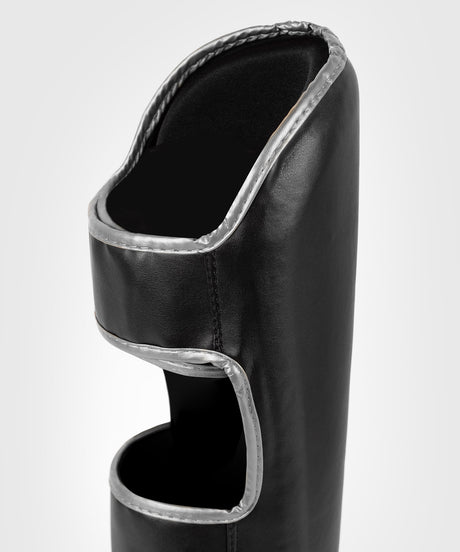 Caneleiras de kickboxing Venum Challenger – Preto/Prata