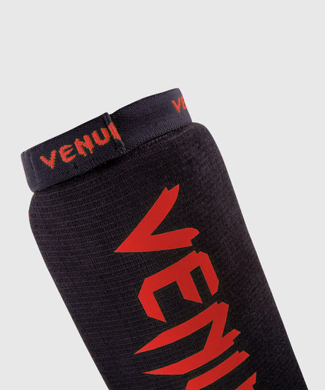 Caneleiras de kickboxing Venum Kontact – Preto/Vermelho
