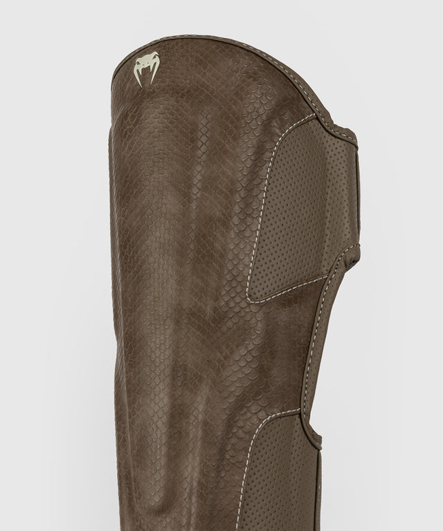Espinilleras Venum Impact Evo Scales – Marrón