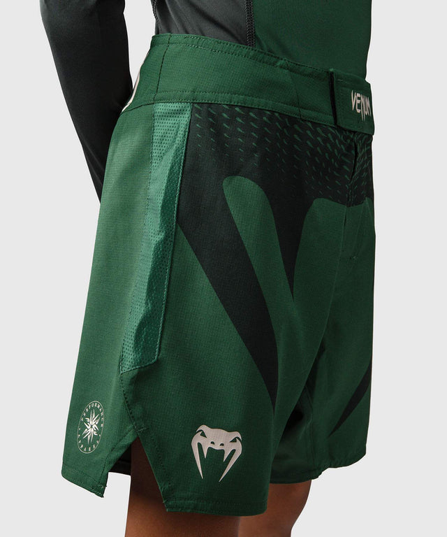 Pantaloni scurți MMA Venum Attack – Copii – Verde/Alb Rupt