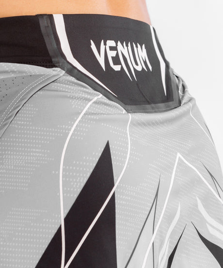 Pantaloni scurți MMA Venum UFC Authentic Fight Night – Alb