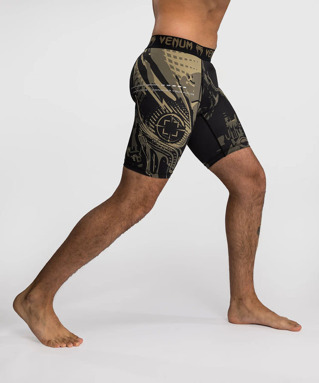 Shorts de compression Venum Invader – Noir/Sable