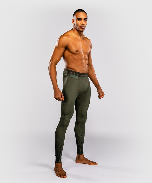 Pantaloncini a compressione Venum Stealth – Cachi/Verde militare