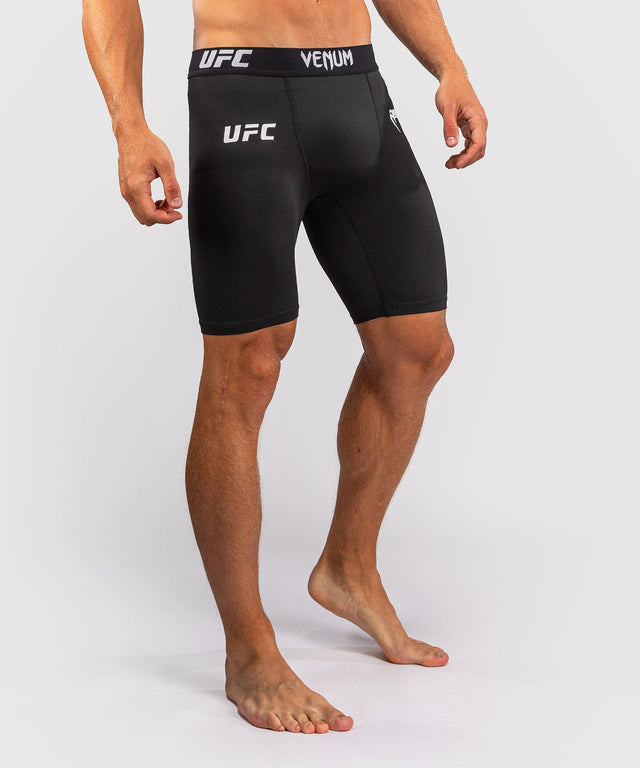 Pantaloni scurți de compresie Venum UFC – Negru