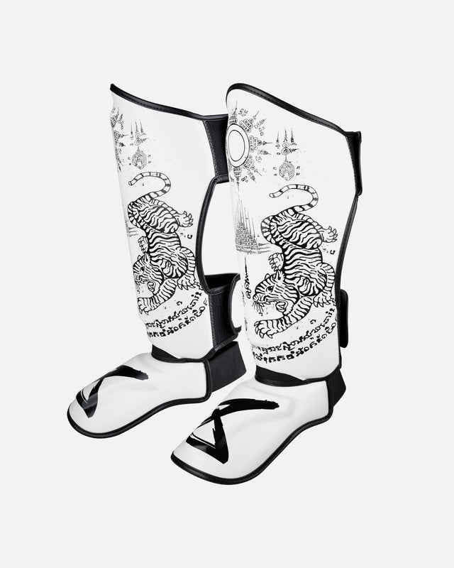 Chrániče holení 8 WEAPONS Sak Yant Tigers – Bílá/Černá