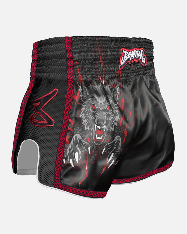 8 WEAPONS Muay-Thai-Shorts Beastial Wolf – Schwarz/Rot